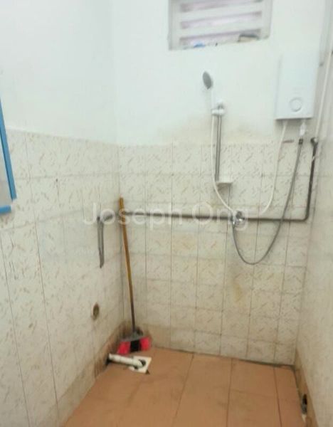 4 Bed Walk-up Apartment (Condo) for Rent in  Geylang Conservation Area - Image 3